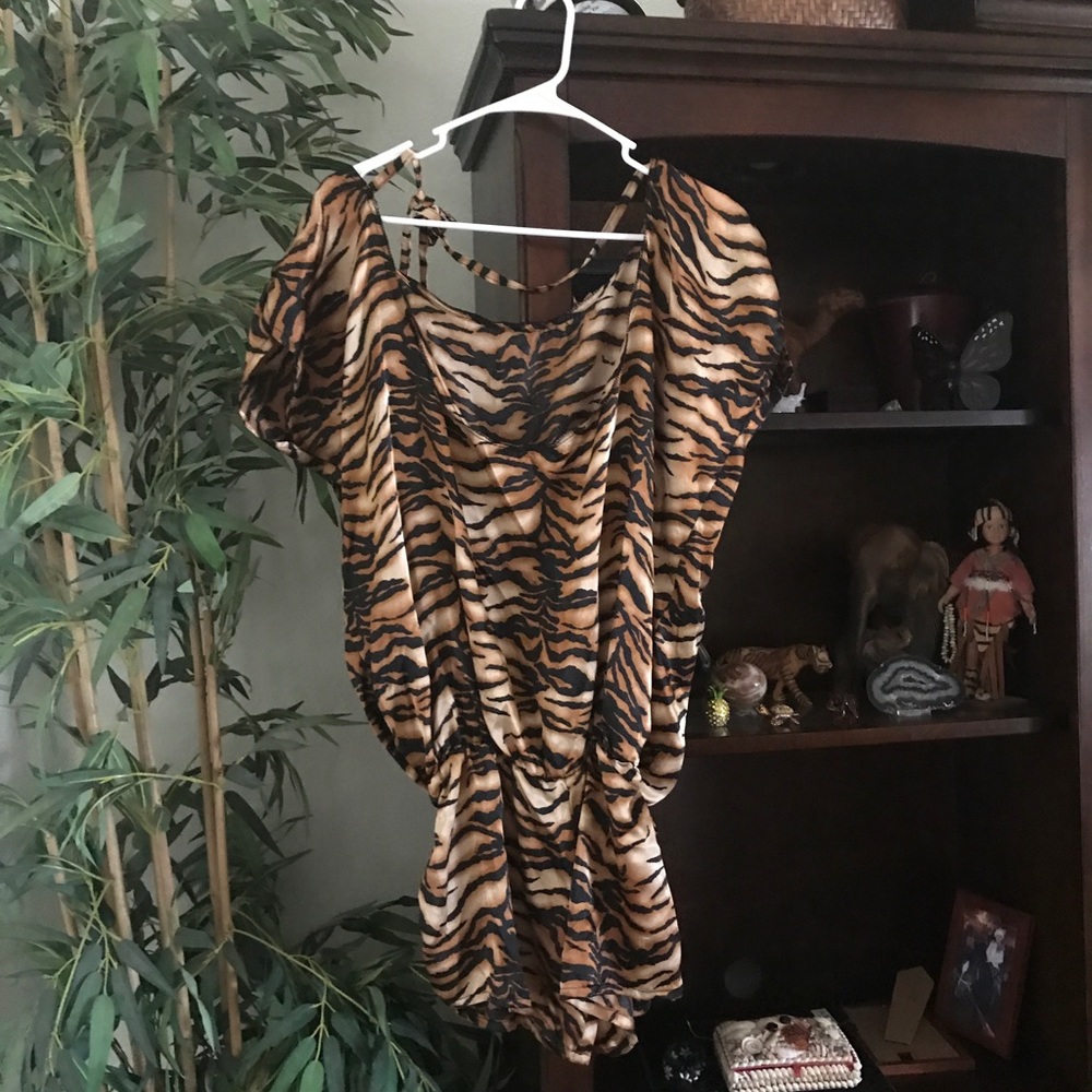 Cold shoulder romper..silk